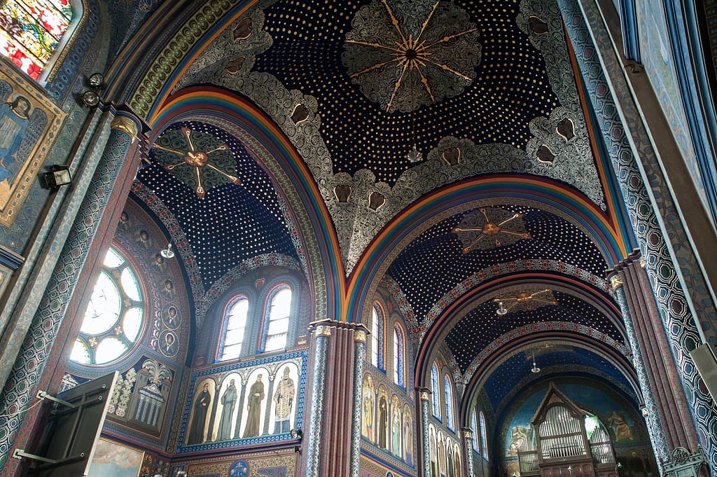 Jutrosin - polichromie ścienne - transept i nawa główna